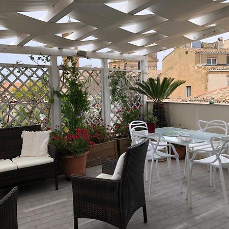 カルタジローネAttico Da Rosa Con Vista Spettacolare A 360 Gradiアパートメント エクステリア 写真