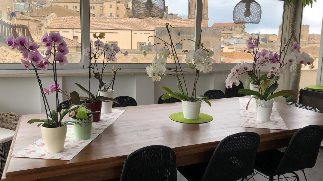 カルタジローネAttico Da Rosa Con Vista Spettacolare A 360 Gradiアパートメント エクステリア 写真