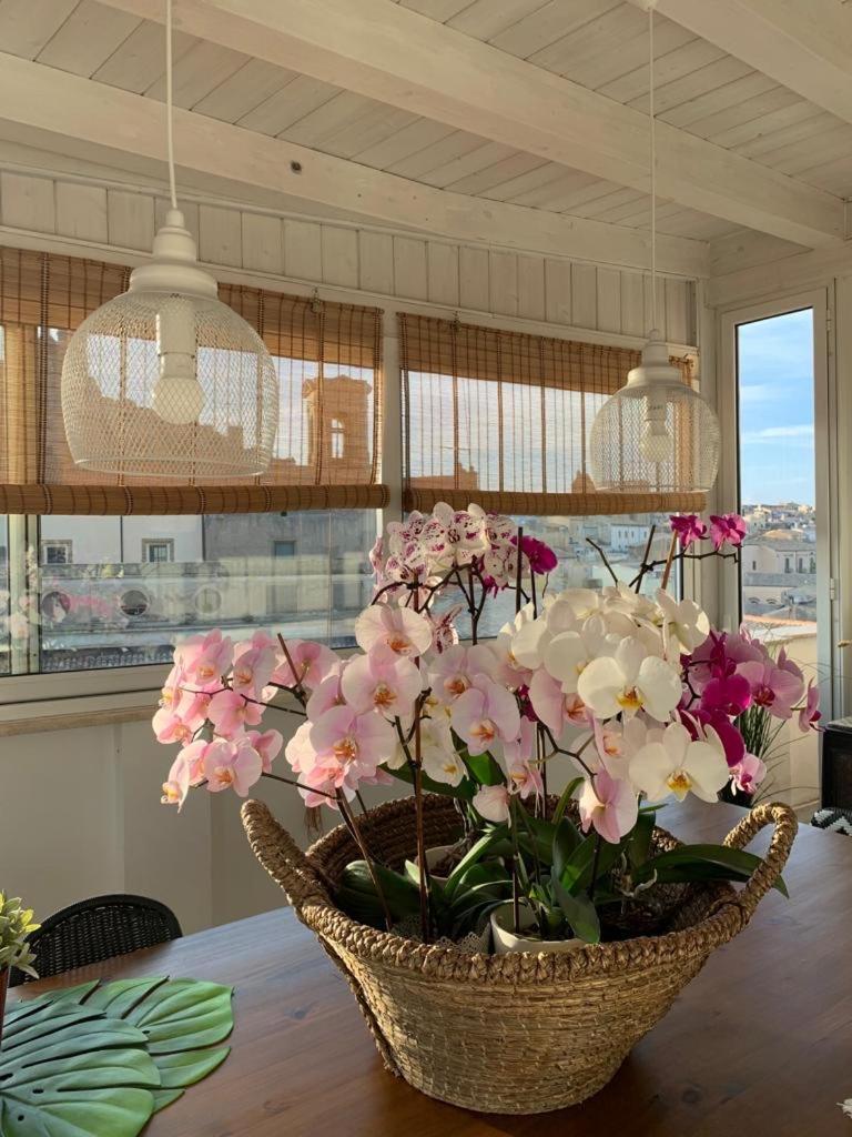 カルタジローネAttico Da Rosa Con Vista Spettacolare A 360 Gradiアパートメント エクステリア 写真