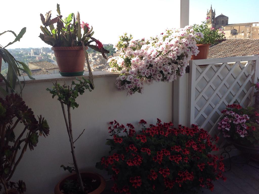 カルタジローネAttico Da Rosa Con Vista Spettacolare A 360 Gradiアパートメント エクステリア 写真