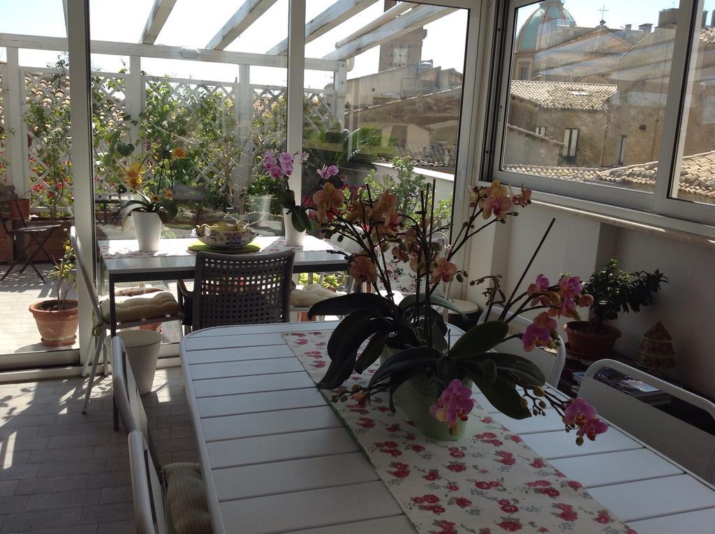カルタジローネAttico Da Rosa Con Vista Spettacolare A 360 Gradiアパートメント エクステリア 写真